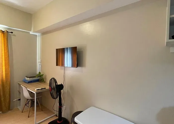 La Maria - Cozy Queen Size Bed With Sofa Bed, Across Sm Apartment Cebu