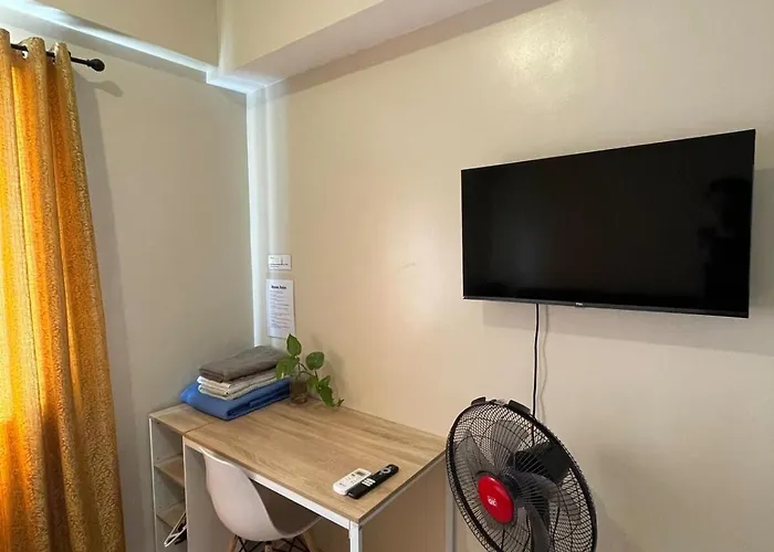 La Maria - Cozy Queen Size Bed With Sofa Bed, Across Sm Apartment